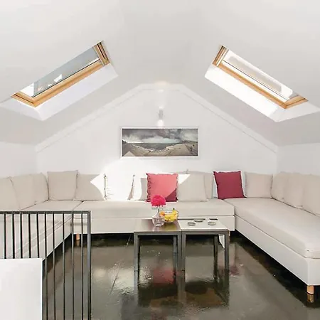 Four-bedroom Holiday In Casa vacanze