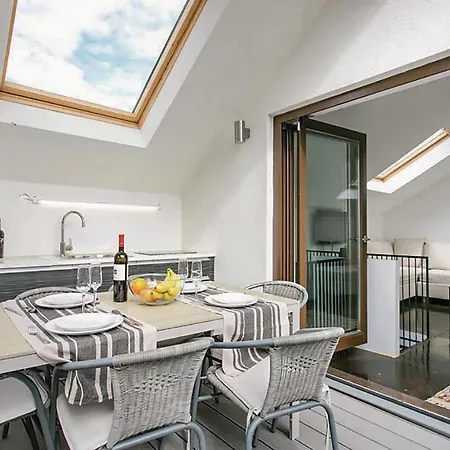 Four-bedroom Holiday In Casa vacanze