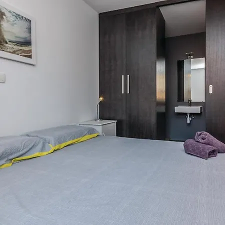 Four-bedroom Holiday In Casa vacanze Zara